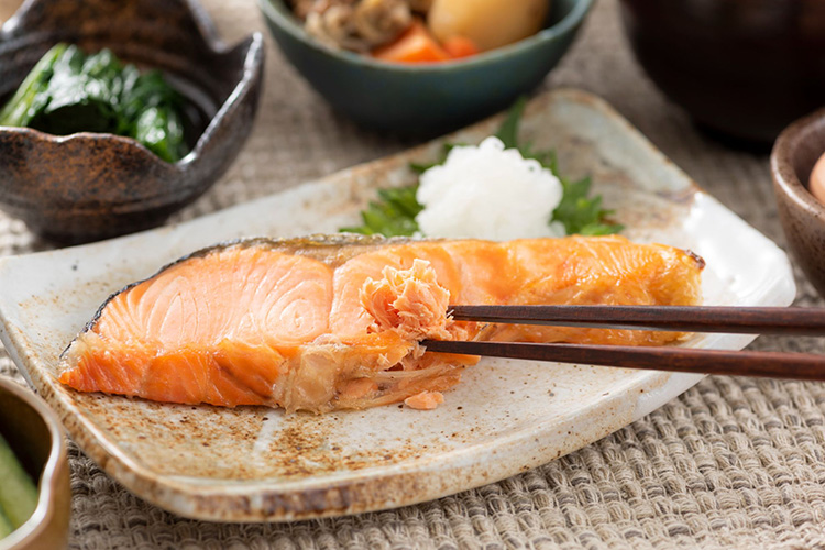 魚はダイエットに効果がある？おすすめの種類や食べ方、レシピを紹介